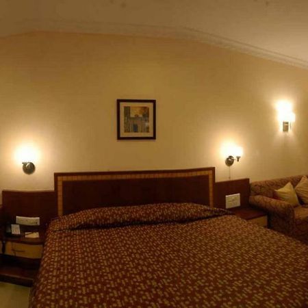 Hotel Juhu Plaza Bombay Eksteriør billede